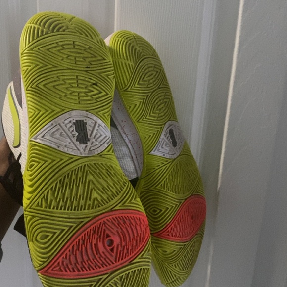 Kobe X kyrie ball shoes - Picture 2 of 3